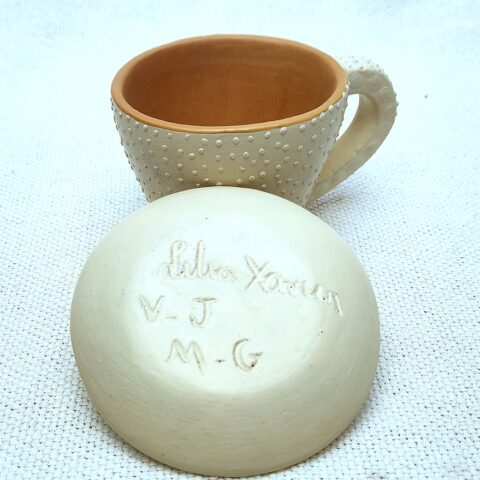 Xícara de Chá Cerâmica Jequitinhonha – Bolinhas Brancas