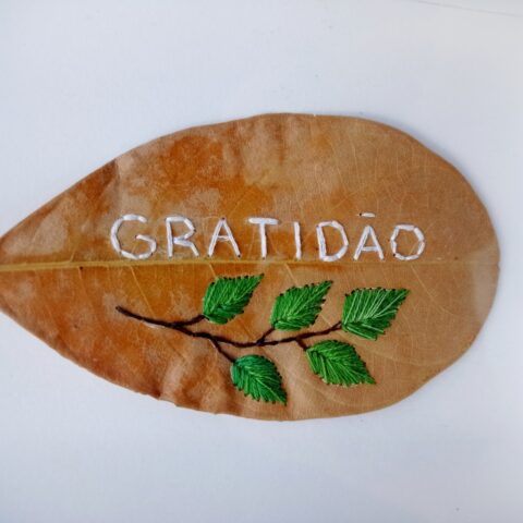 Quadro Folha Bordada Gratidão