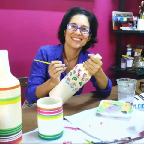 Cerâmica Juliana Chagas – Vaso Longo Sanhaço