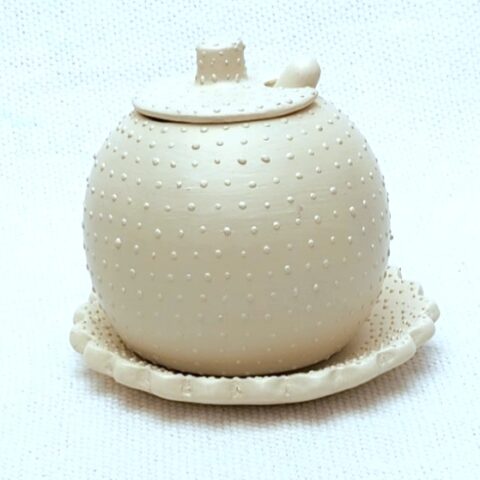 Açucareiro de Cerâmica Jequitinhonha – Branco com Bolinhas Brancas