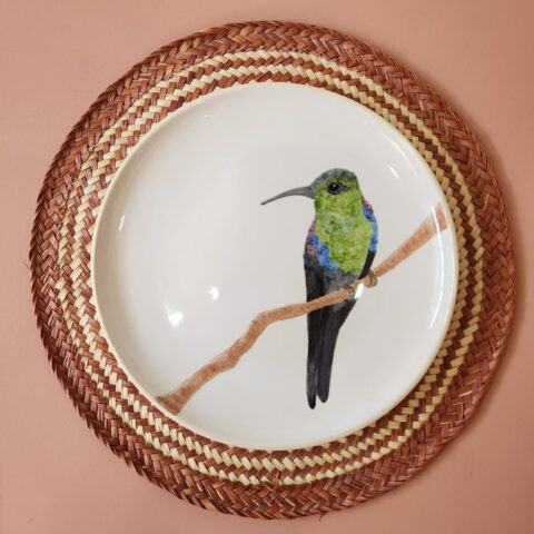 Prato de Cerâmica Beija-flor Costas Violeta – Fabi Gracioli