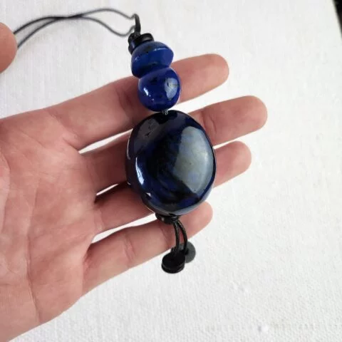 Colar com Pingente de Jarina – Azul Marinho