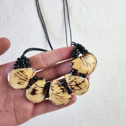 Colar de Coco Gotas – Marfim