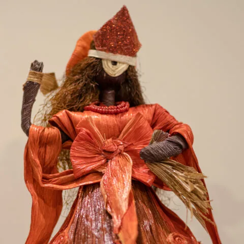 Escultura em palha de milho – Iansã