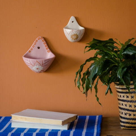 Vasinho de Parede Cerâmica Jequitinhonha M – Rosa