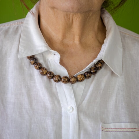 Colar com Bolinhas de Jarina – Marrom