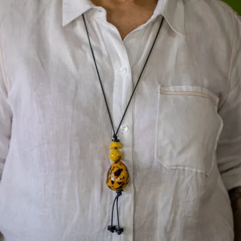 Colar com Pingente de Jarina – Amarelo