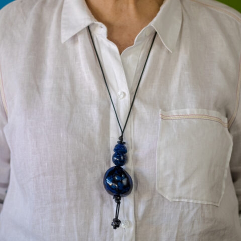 Colar com Pingente de Jarina – Azul Marinho