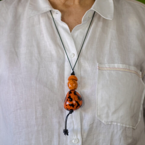 Colar com Pingente de Jarina – Laranja