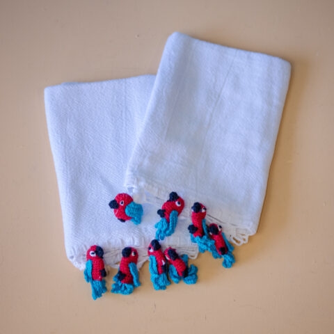 Kit com 2 Panos de Prato em Crochê – Arara Azul