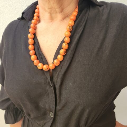 Colar com Bolinhas de Jarina – Laranja