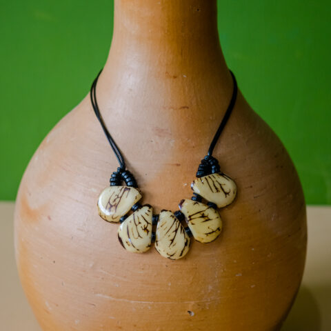 Colar de Coco Gotas – Marfim