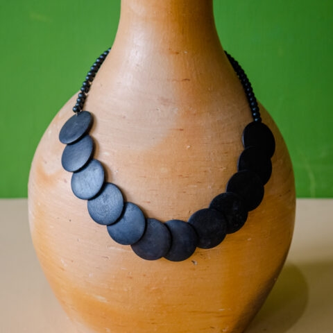 Colar de Madeira – Preto