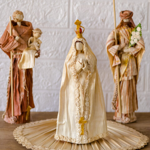 Escultura em palha de milho – Nossa Senhora
