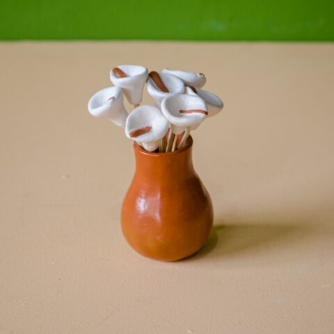 Vasinho copo de leite Cerâmica Jequitinhonha – P