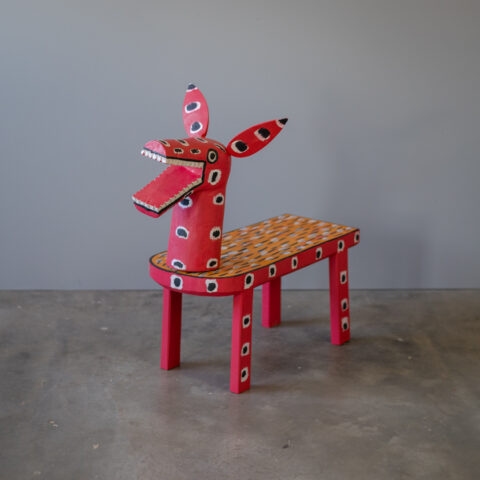 Banco em madeira Cícero Ferreira – vermelho