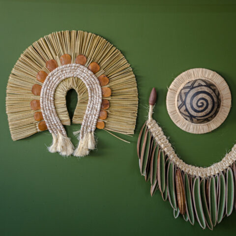 Cocar Decorativo Palha e Sementes Mesclado