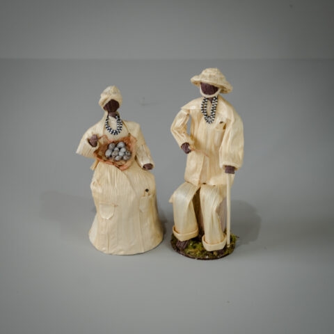 Escultura em palha de milho – Casal Preto Velho