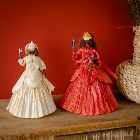 Escultura em palha de milho – Iansã (Roupa branca)