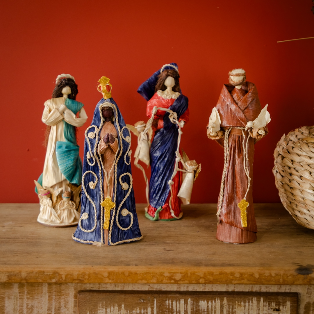 Escultura_em_palha_de_milho_Nossa_Senhora_Aparecida-2.jpg