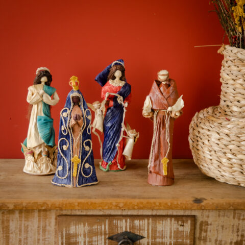 Escultura em palha de milho – Nossa Senhora Desatadora