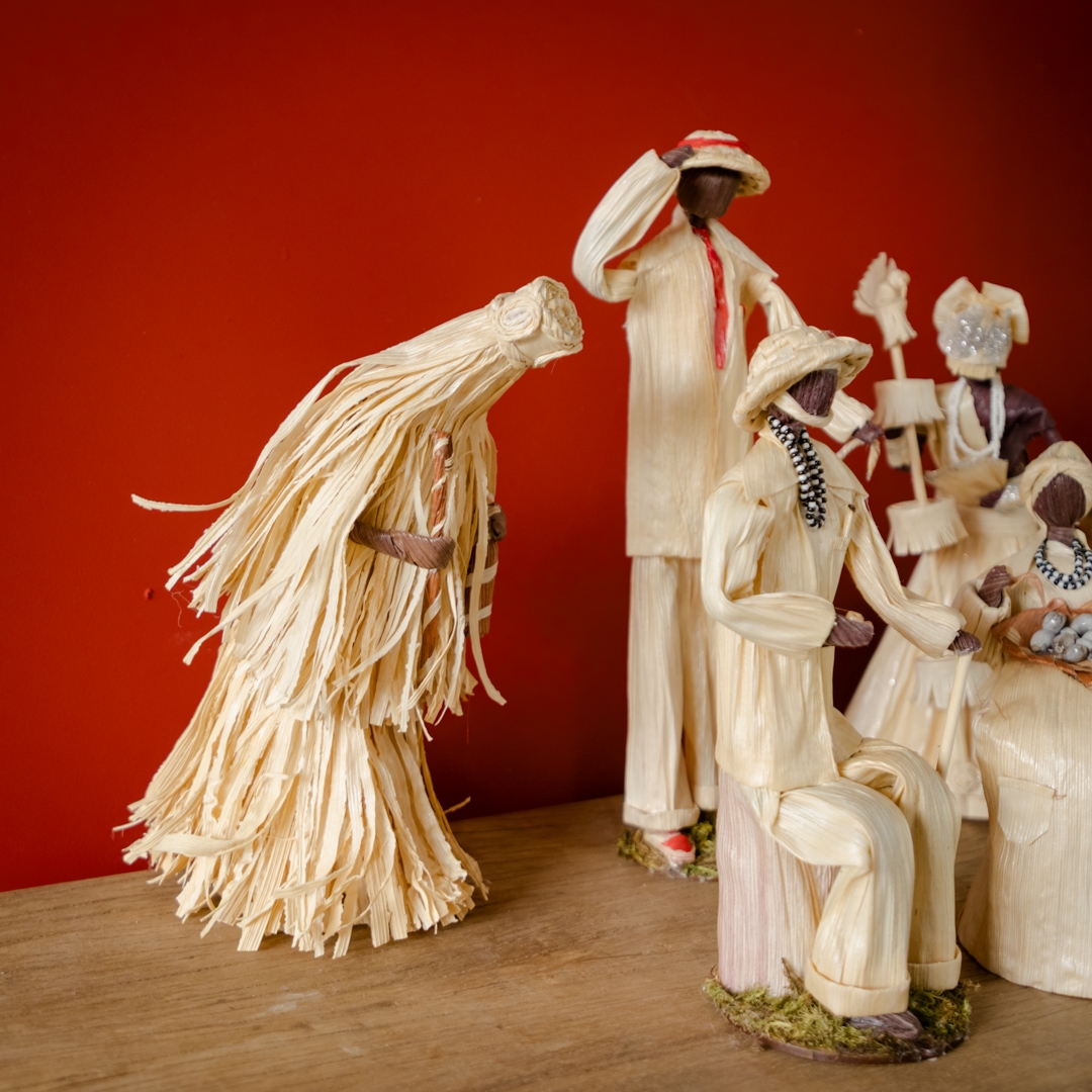 Escultura_em_palha_de_milho_ObaluayC3AA-2.jpg