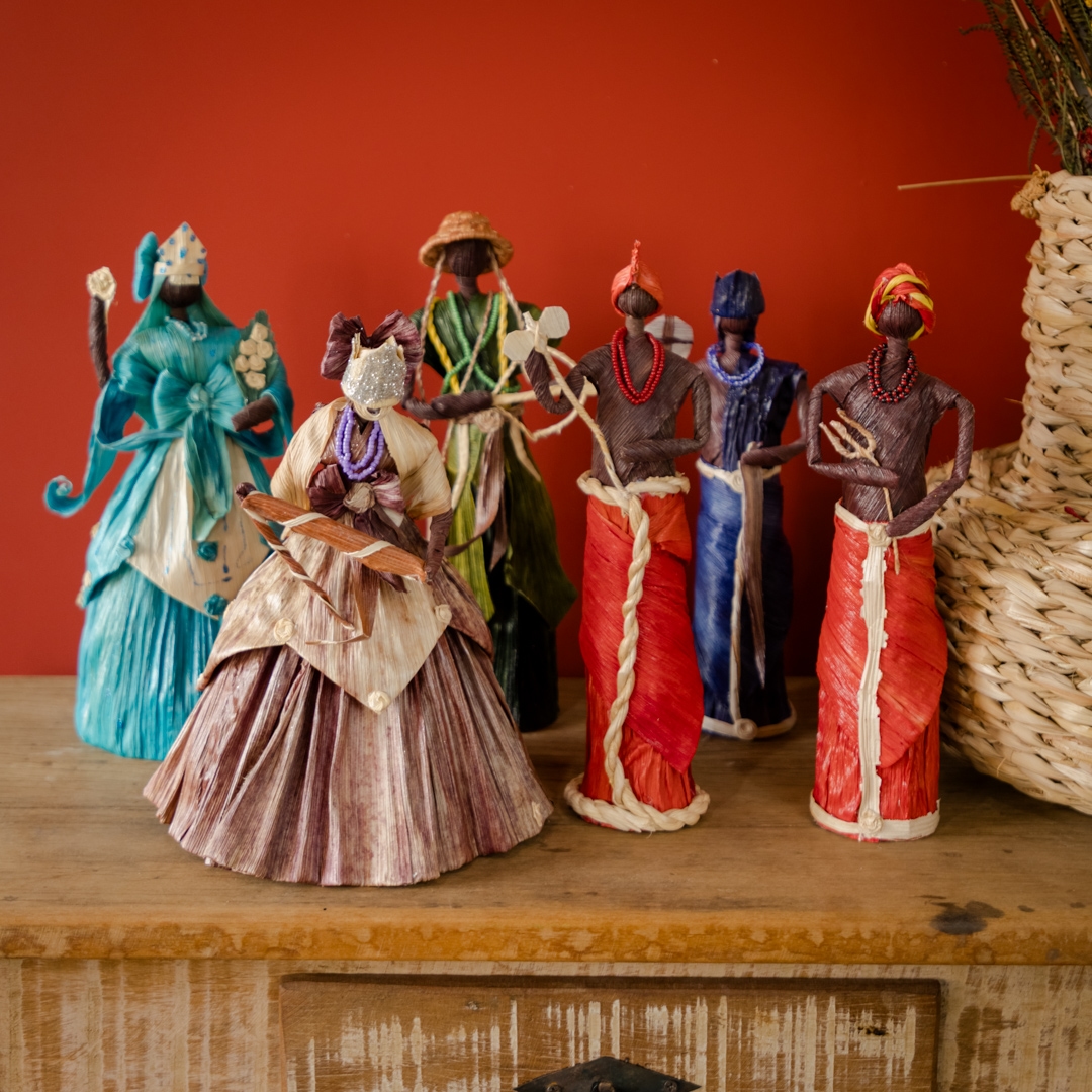 Escultura_em_palha_de_milho_Ogum-2.jpg
