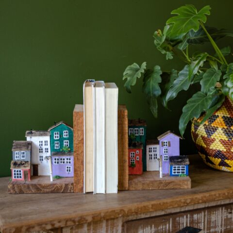 Porta – Livros de Madeira Natural Casinhas (modelos)