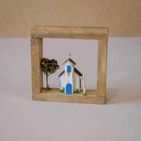 Quadro Capelinha de Madeira