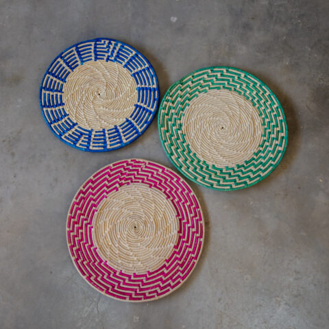 Trio mandalas de palha coloridas
