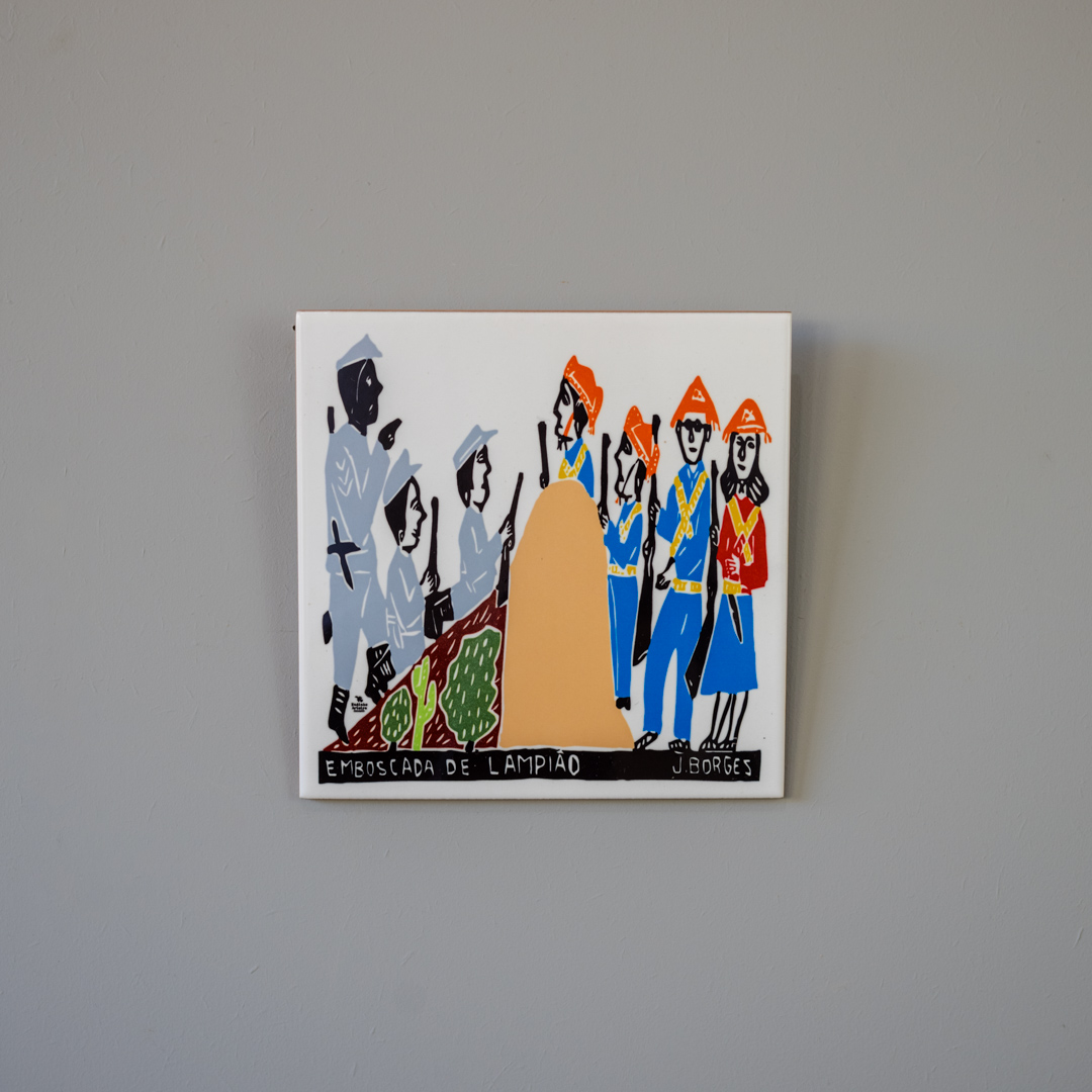 Azulejo_de_Parede_Xilogravura_J._Borges_Emboscada_de_LampiC3A3o-1-1.jpg