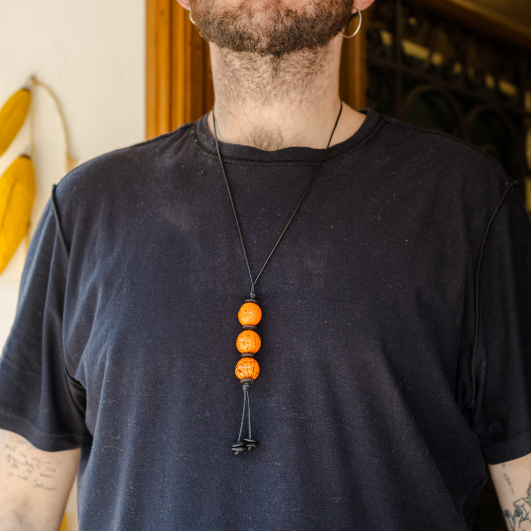 Colar_3_Paxiubas_Laranja-2.jpg