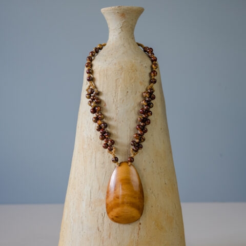 Colar Açaí e Pingente de Madeira – Marrom