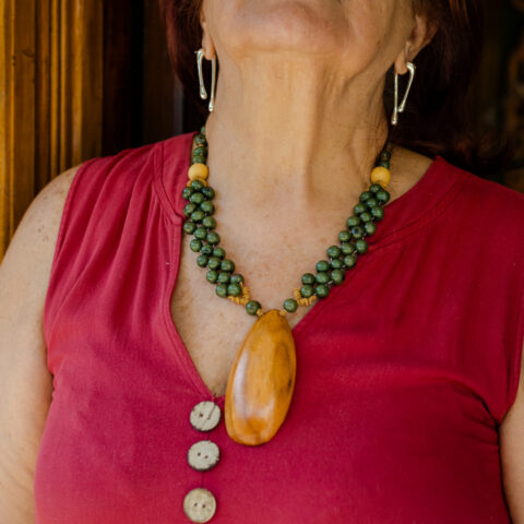 Colar Açaí e Pingente de Madeira – Verde