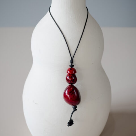 Colar com Pingente de Jarina – Vermelho