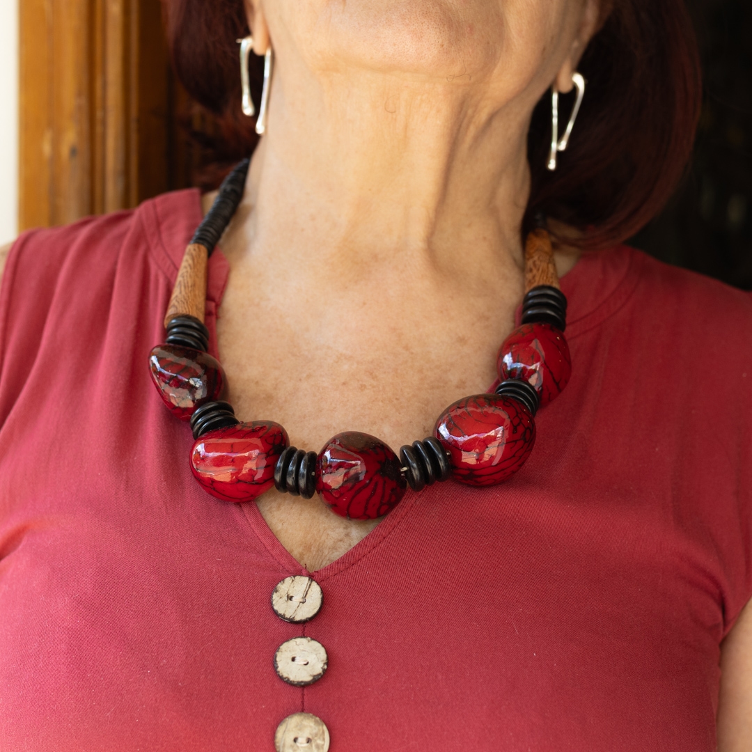 Colar_de_Jarina_com_Coco_Vermelha-2.jpg