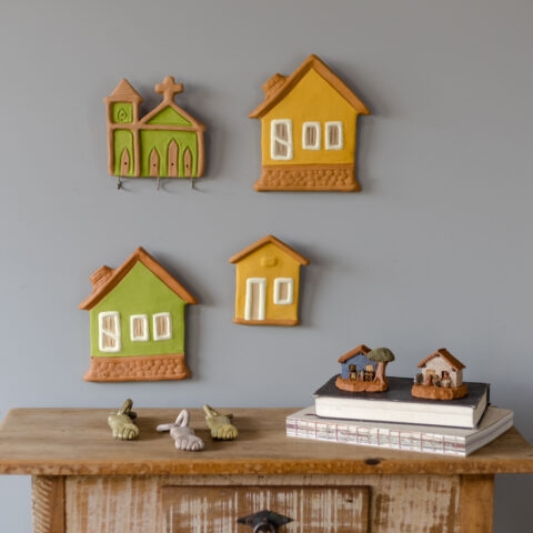 Casinha de Cerâmica de Parede (M) – Amarela