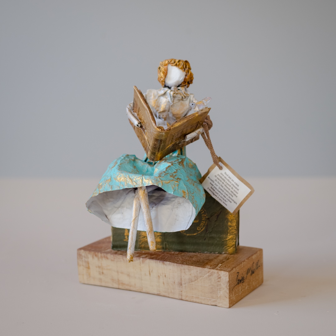 Escultura_em_Papietagem_Leitora-1.jpg