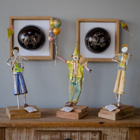 Escultura em Papietagem – Menino com Pipa (2)