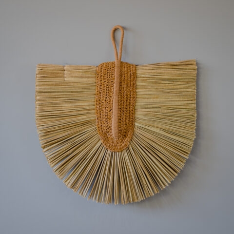 Leque Decorativo Palha e Crochê – Marrom