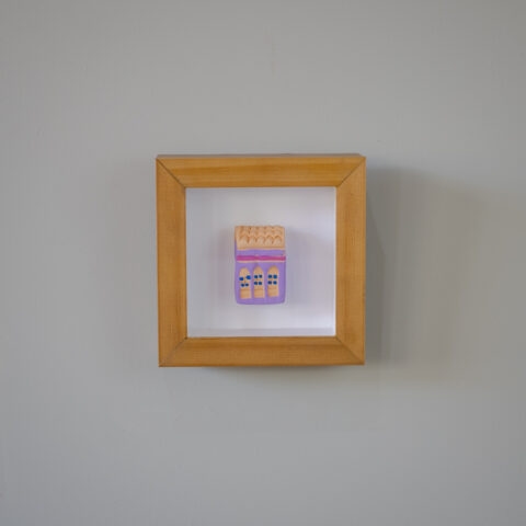Quadro Casinha de Cerâmica – Lilás
