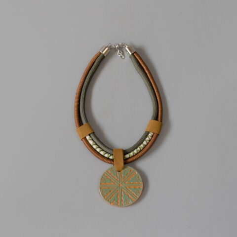 Colar Trançado Corda Verde – Pingente Marajoara Verde