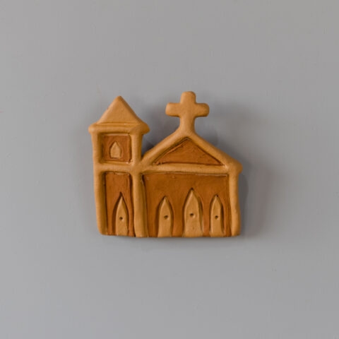 Igrejinha de Parede em Cerâmica Marrom – Família Nazaré