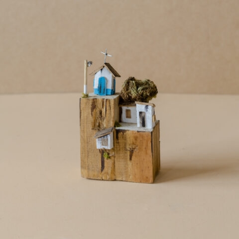 Casinhas Brancas e Capela em Bloco Duplo de Madeira