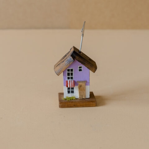Porta-Recados Casinha em Madeira Lilás e Branco