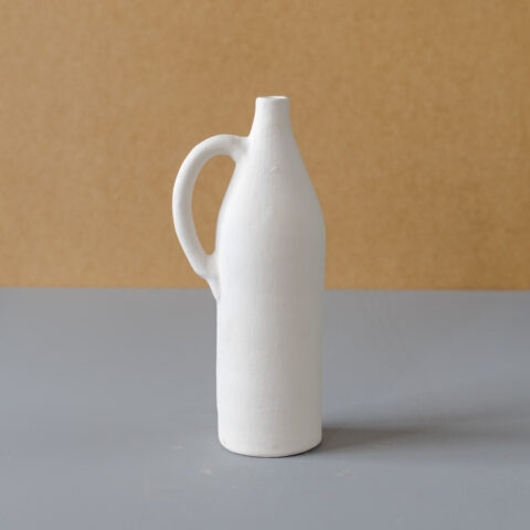 Garrafa Curta em Cerâmica Branca (P) – Família Nazaré
