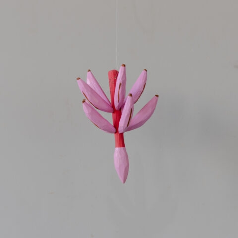 Mini Cacho de Banana Rosa em Madeira Caiçara (PP)