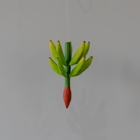 Mini Cacho de Banana Verde em Madeira Caiçara (PP)