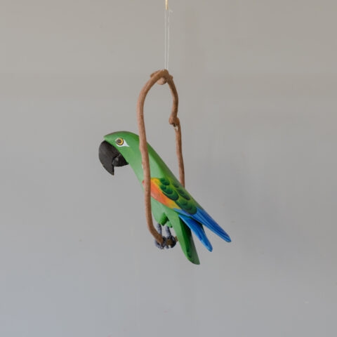 Papagaio no Poleiro em Madeira Caiçara (P)