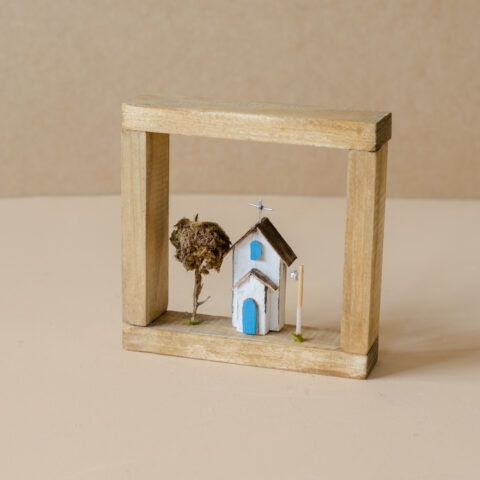 Quadro Igrejinha Branca em Madeira